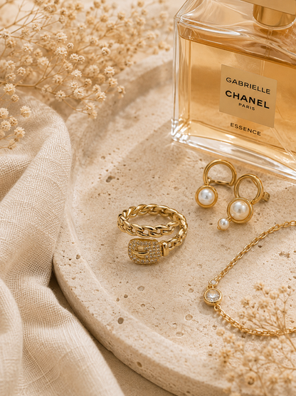 Eterna Buckle Ring: Gold Chain Buckle Ring
