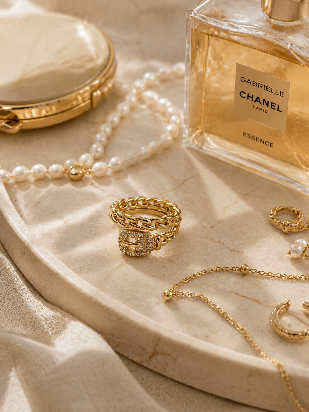 Eterna Buckle Ring: Gold Chain Buckle Ring