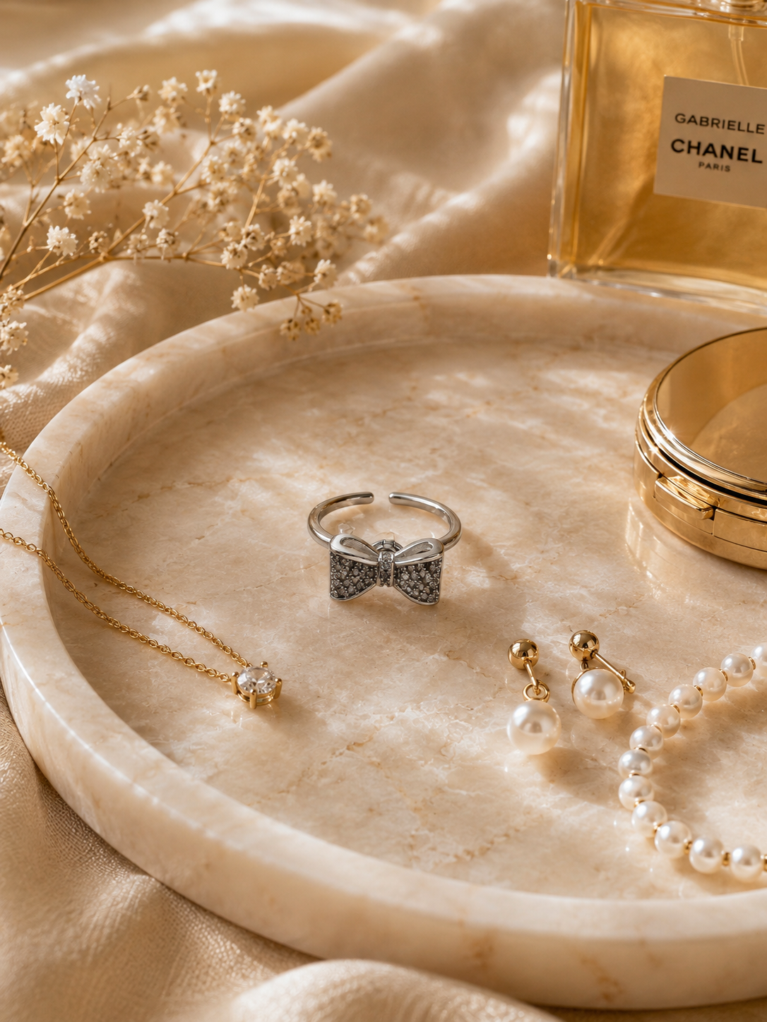 Everturn Bow Ring: Silver Crystal Bow Ring
